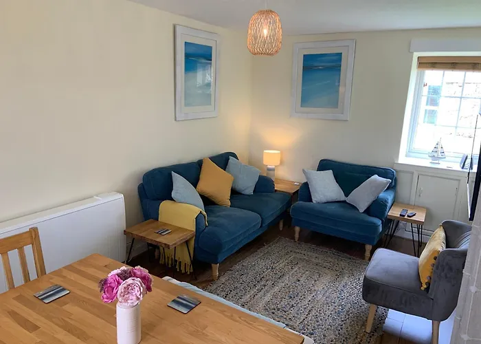 Large 3 Bedroom Flat In Sennen