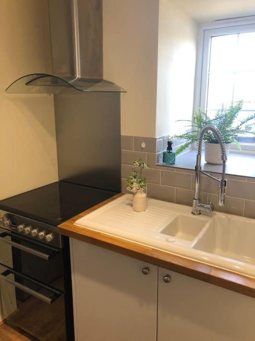 Large 3 Bedroom Flat In Sennen * Penzance