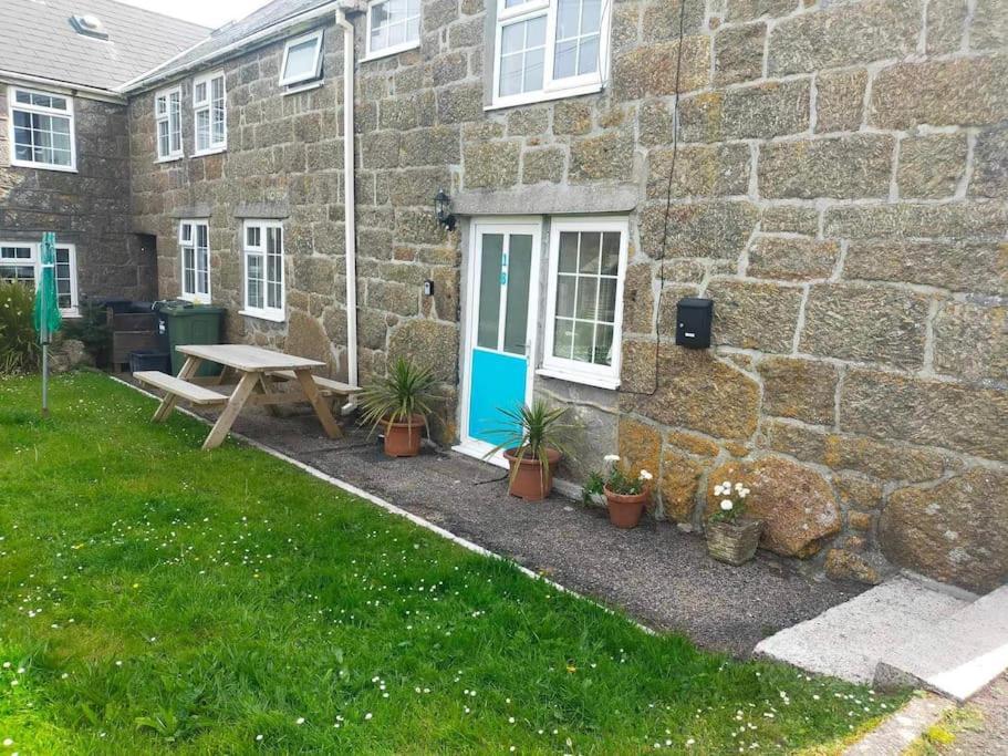 Large 3 Bedroom Flat In Sennen Apartment *