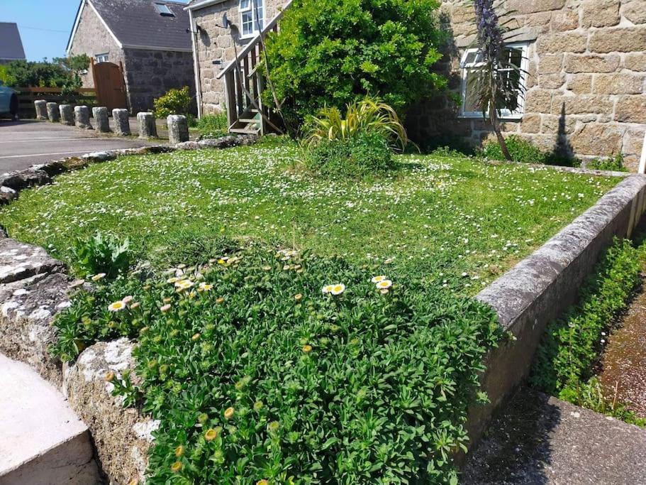Large 3 Bedroom Flat In Sennen Apartment